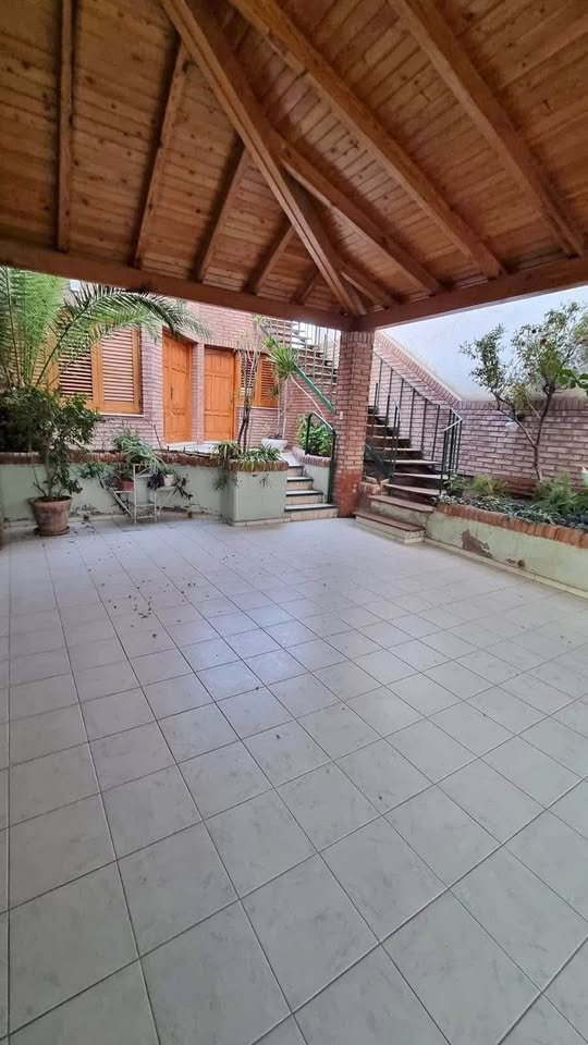 CASA A 1 CUADRA Y MEDIA DEL CENTRO CÍVICO