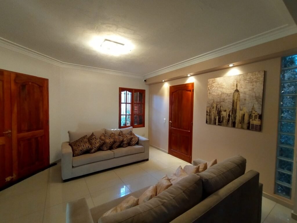 Vendo o permuto por inmueble en Capital, hermosa casa en Rivadavia, remodelada a nueva, a solo 50 mts de Avenida Libertador