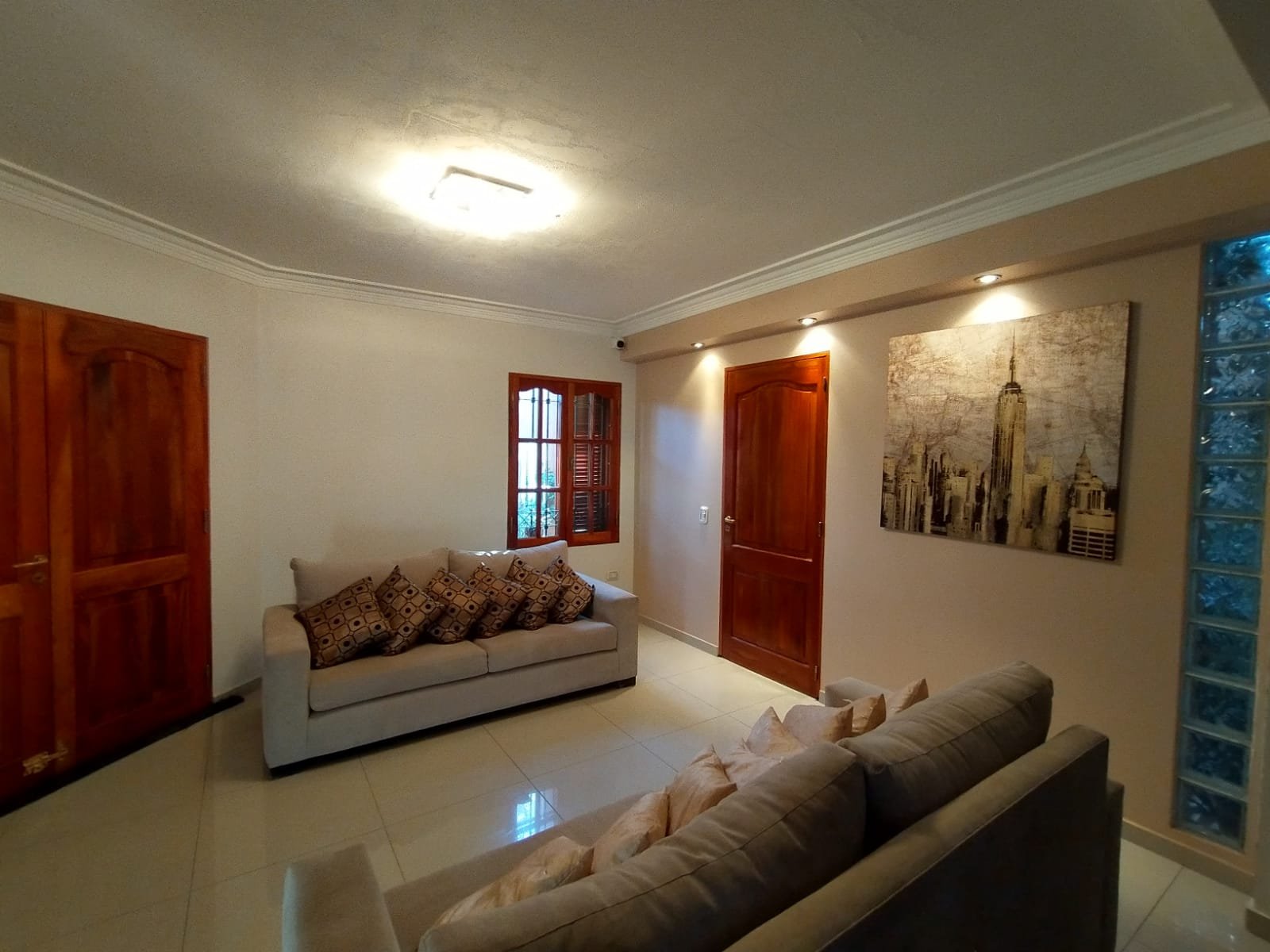 Vendo o permuto por inmueble en Capital, hermosa casa en Rivadavia, remodelada a nueva, a solo 50 mts de Avenida Libertador